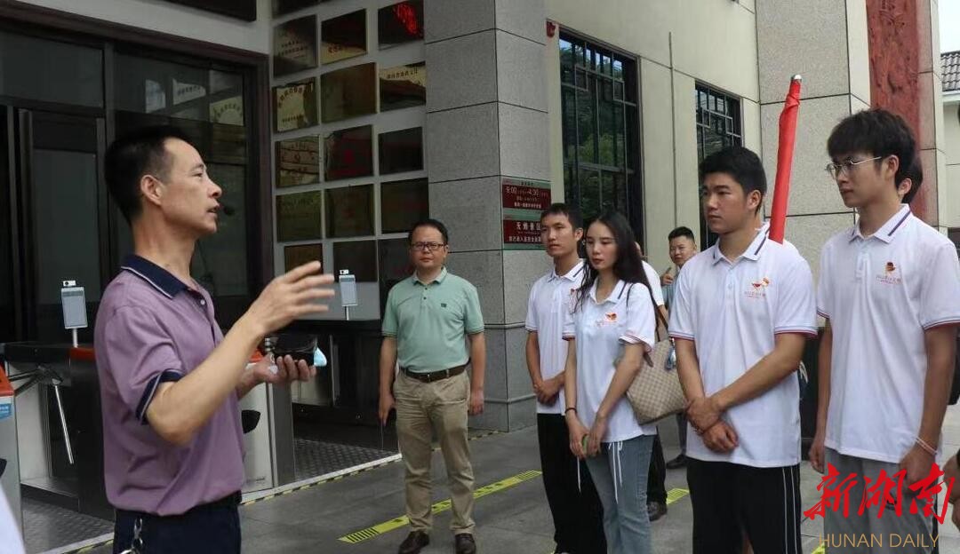 æ¹åçå·¥å¦é¢åæ°æå¦å½¢å¼ï¼å°ææ¿è¯¾å æ¬å°çº¢è²æ¯ç¹