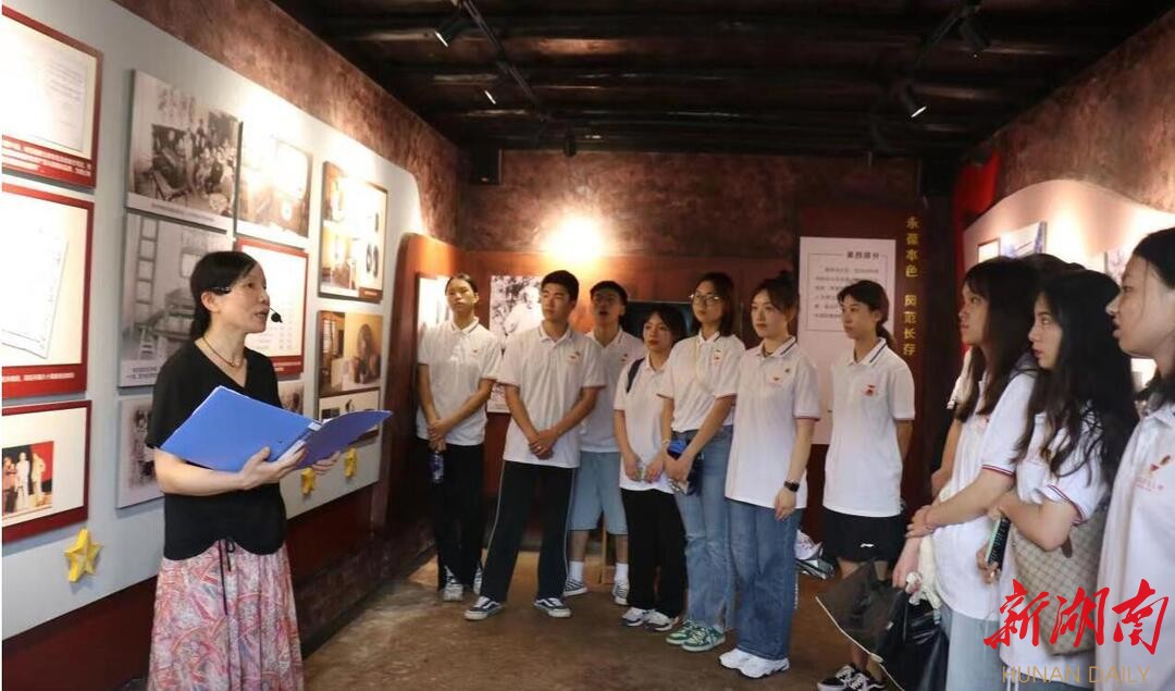 æ¹åçå·¥å¦é¢åæ°æå¦å½¢å¼ï¼å°ææ¿è¯¾å æ¬å°çº¢è²æ¯ç¹